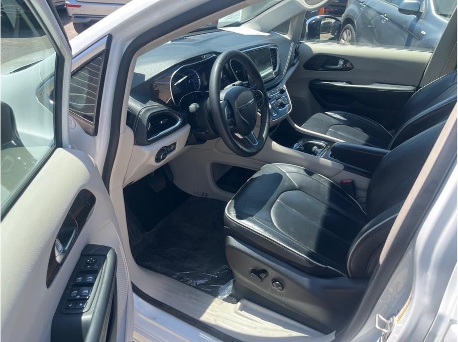 2023 Chrysler Pacifica Hybrid Limited Van 4D