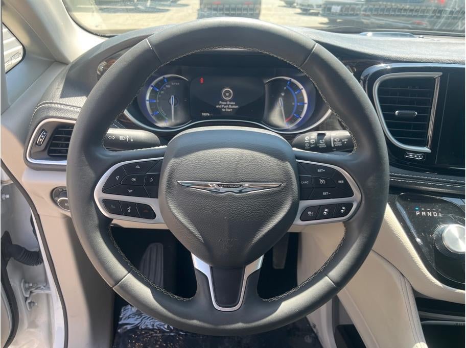 2023 Chrysler Pacifica Hybrid Limited Van 4D