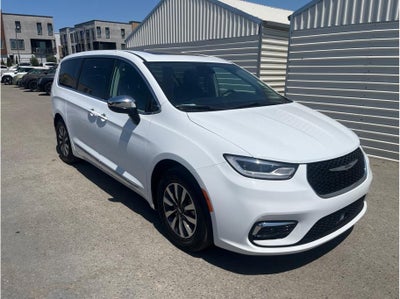 2023 Chrysler Pacifica Hybrid Limited Van 4D