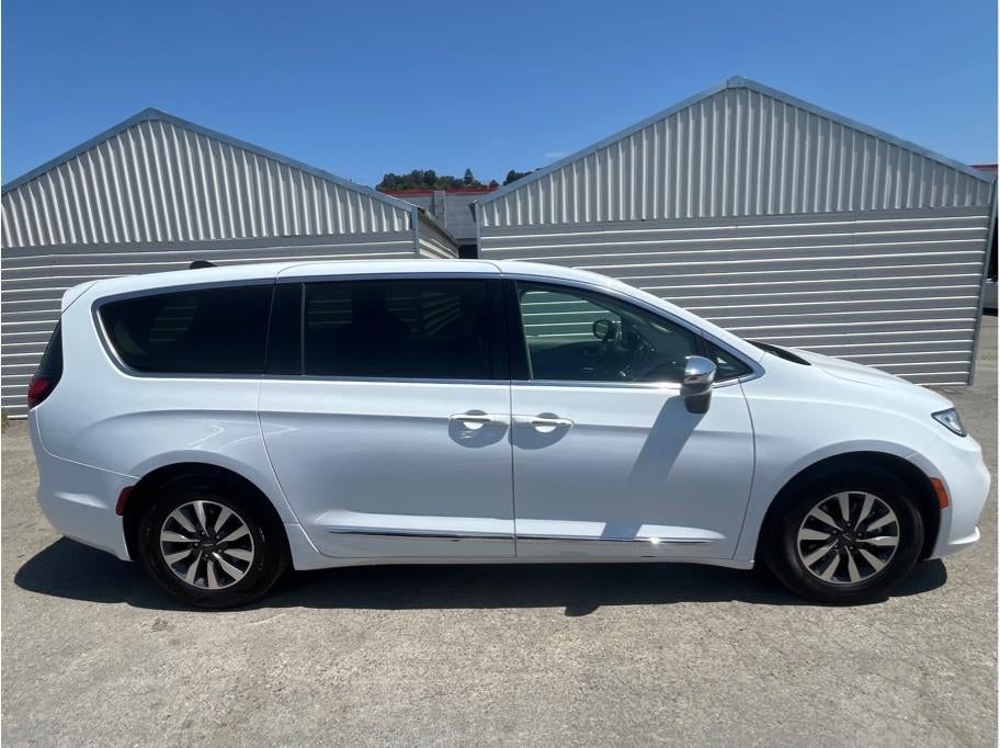 2023 Chrysler Pacifica Hybrid Limited Van 4D