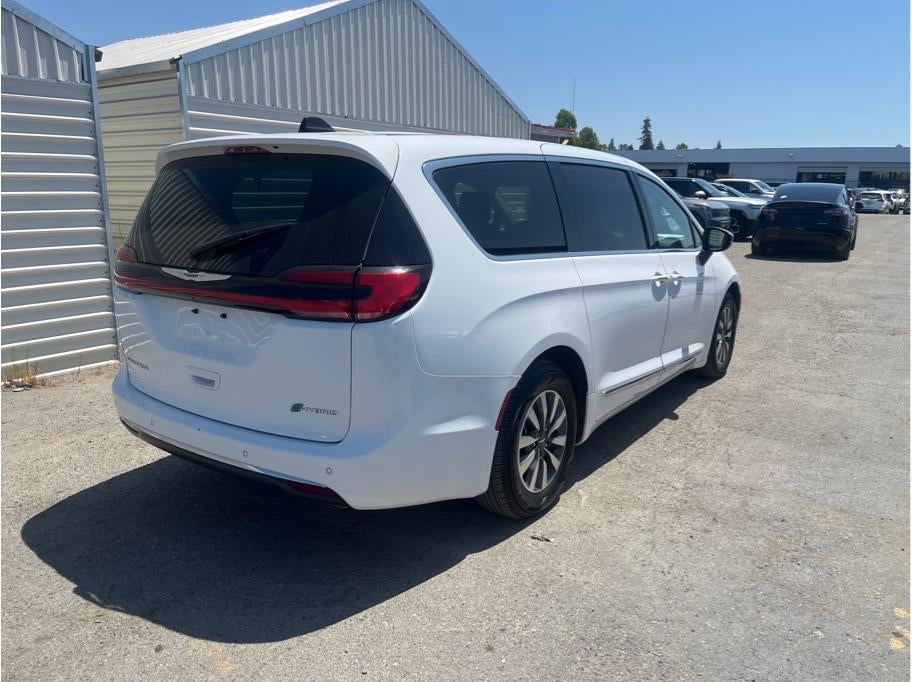 2023 Chrysler Pacifica Hybrid Limited Van 4D