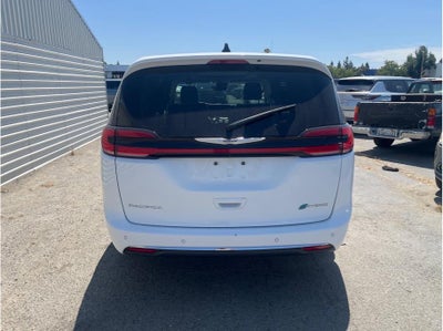 2023 Chrysler Pacifica Hybrid Limited Van 4D