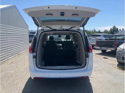 2023 Chrysler Pacifica Hybrid Limited Van 4D