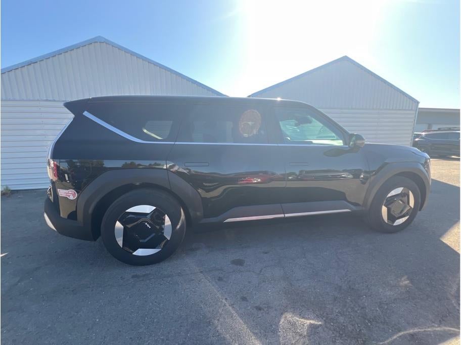 2024 Kia EV9 Light Long Range Sport Utility 4D
