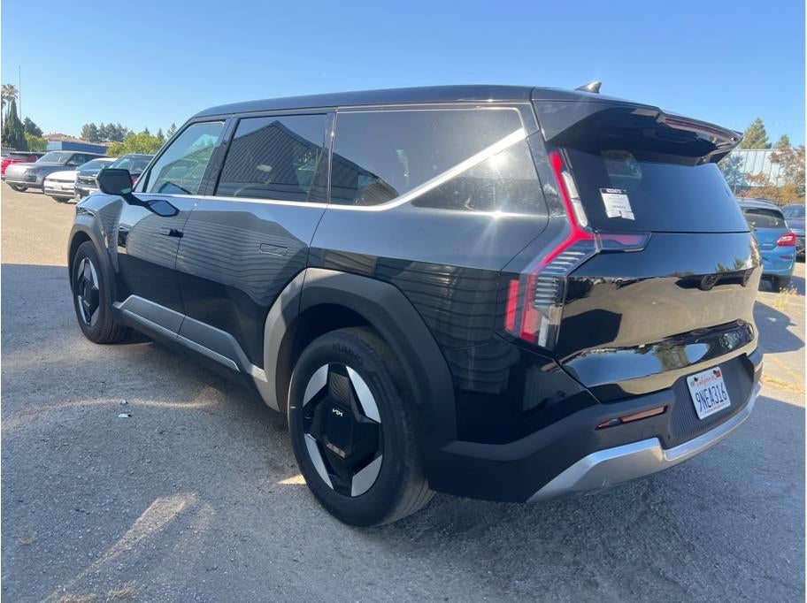 2024 Kia EV9 Light Long Range Sport Utility 4D