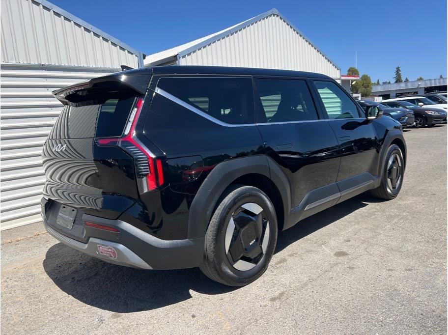 2024 Kia EV9 Light Long Range Sport Utility 4D