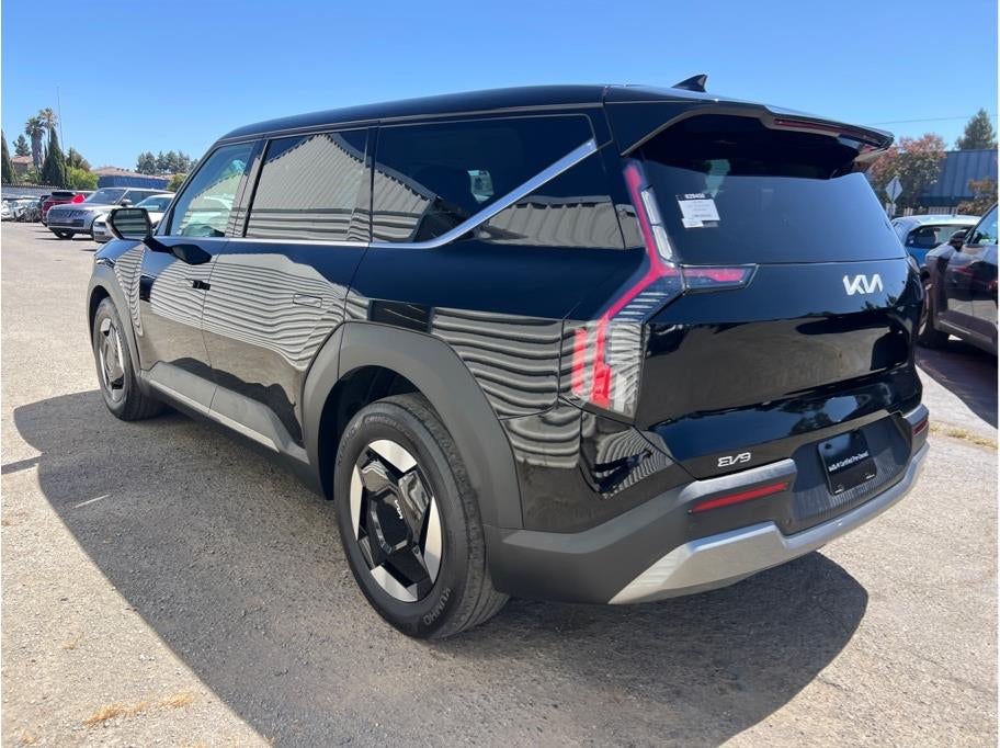 2024 Kia EV9 Light Long Range Sport Utility 4D