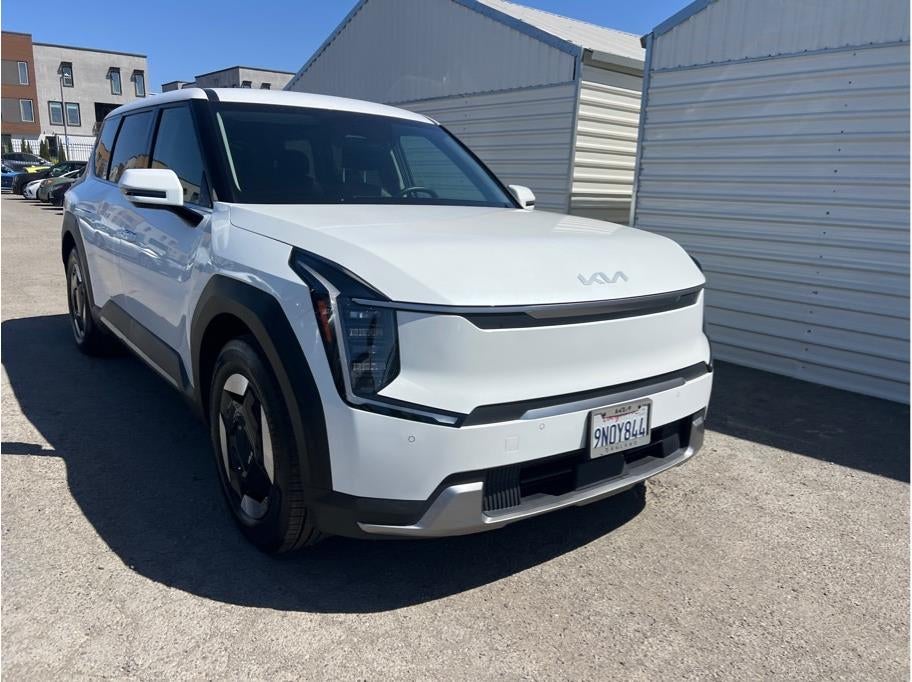 2024 Kia EV9 Light Long Range Sport Utility 4D