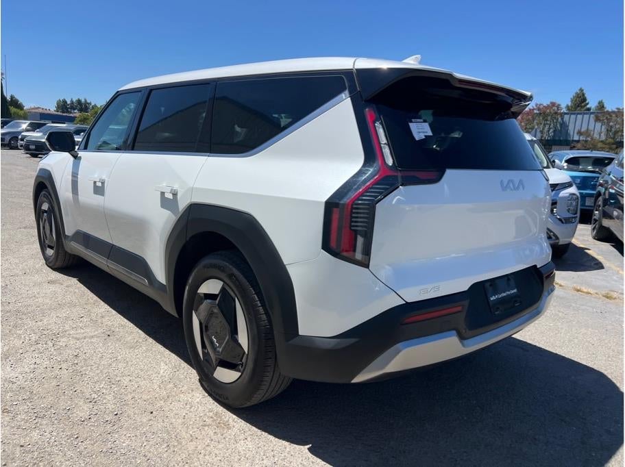 2024 Kia EV9 Light Long Range RWD
