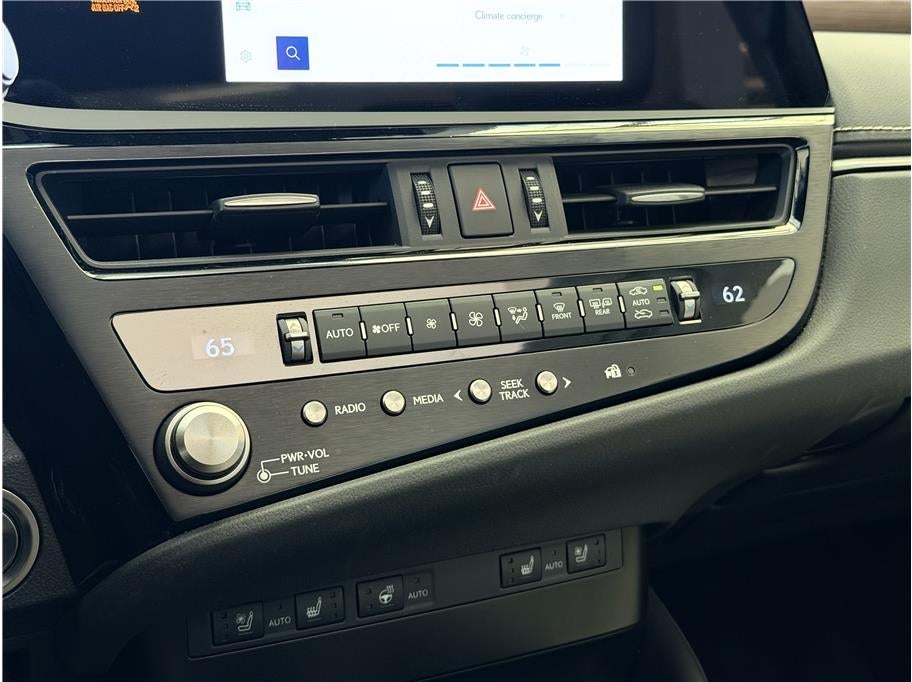 2025 Lexus ES ES 300h Sedan 4D