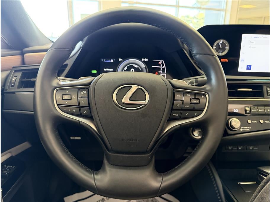 2025 Lexus ES ES 300h Sedan 4D