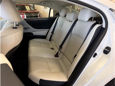 2025 Lexus ES ES 300h Sedan 4D