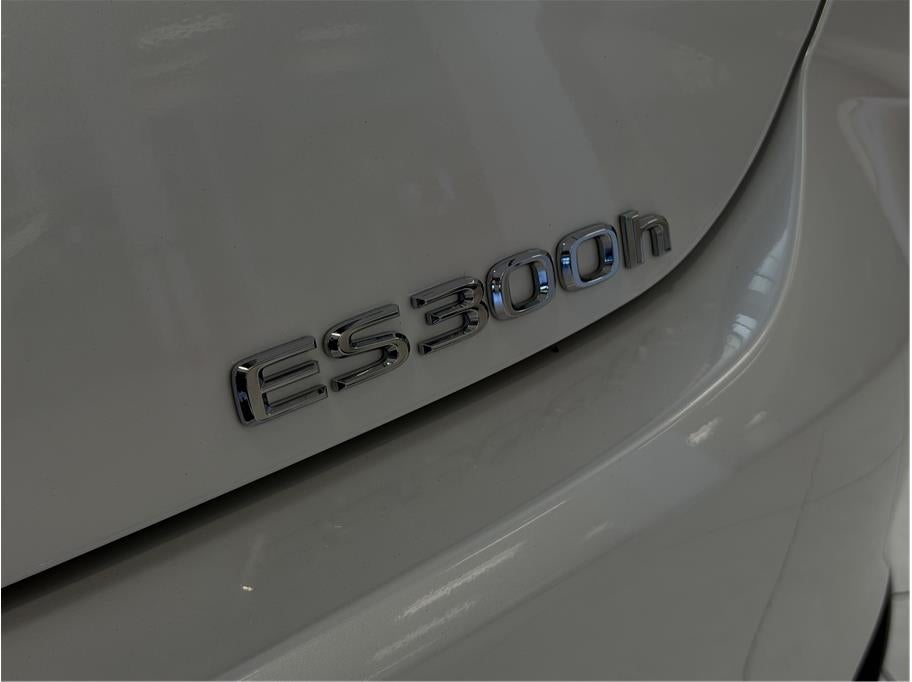 2025 Lexus ES ES 300h Sedan 4D