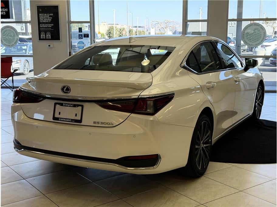 2025 Lexus ES ES 300h Sedan 4D