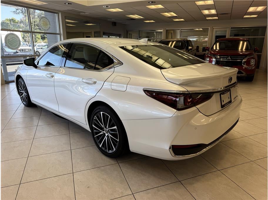 2025 Lexus ES ES 300h Sedan 4D