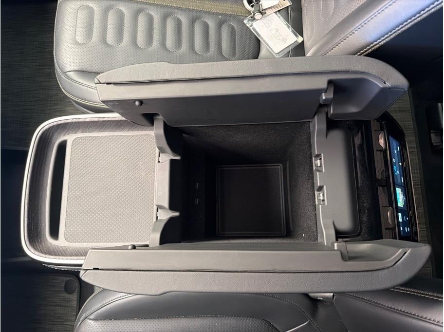 2024 Rivian R1S Quad Large Sport Utility 4D