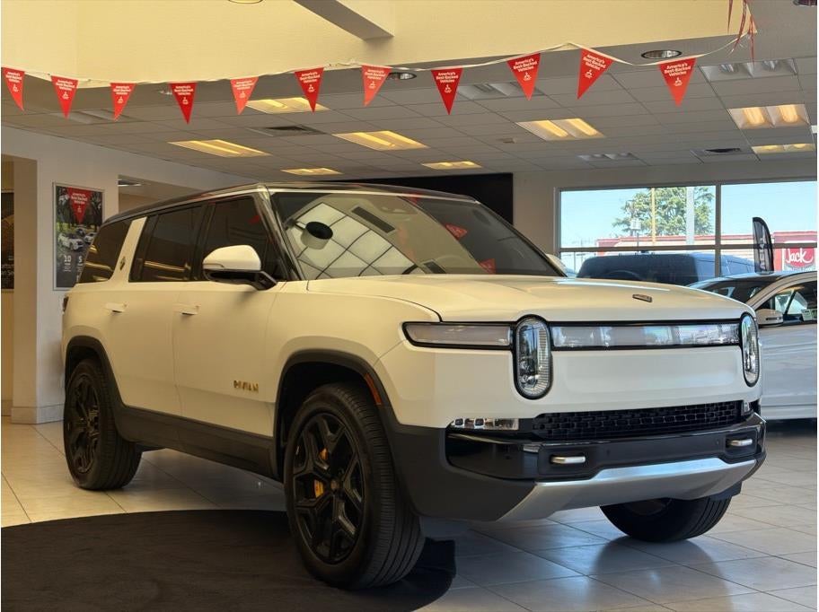 2024 Rivian R1S Quad Large Sport Utility 4D