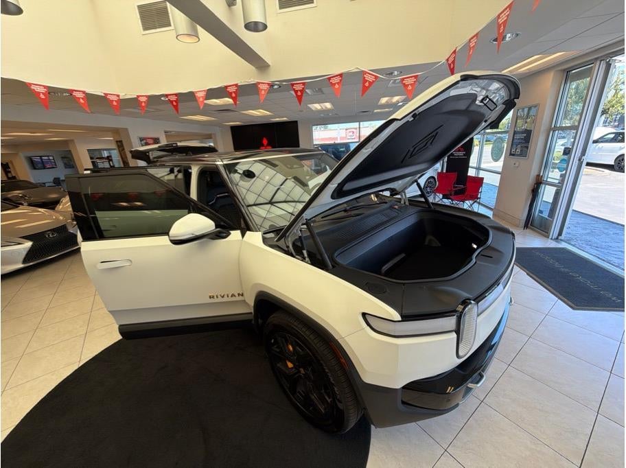 2024 Rivian R1S Quad Large Sport Utility 4D