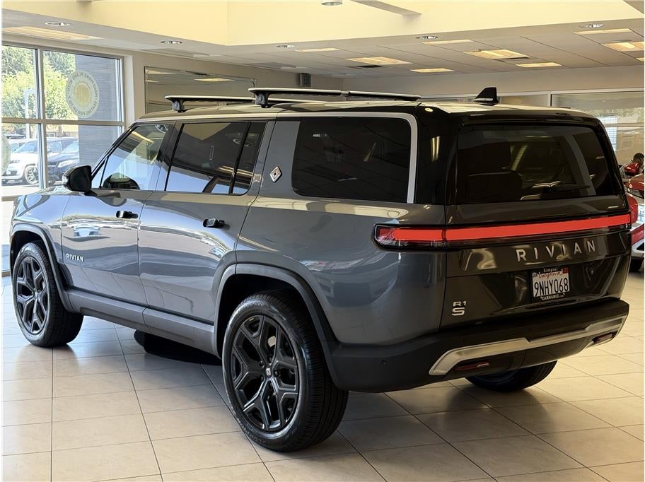 2024 Rivian R1S Dual Standard+ Sport Utility 4D