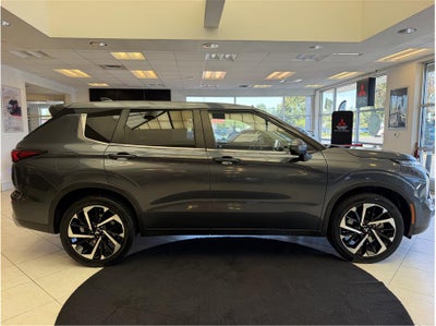 2024 Mitsubishi Outlander SE Sport Utility 4D