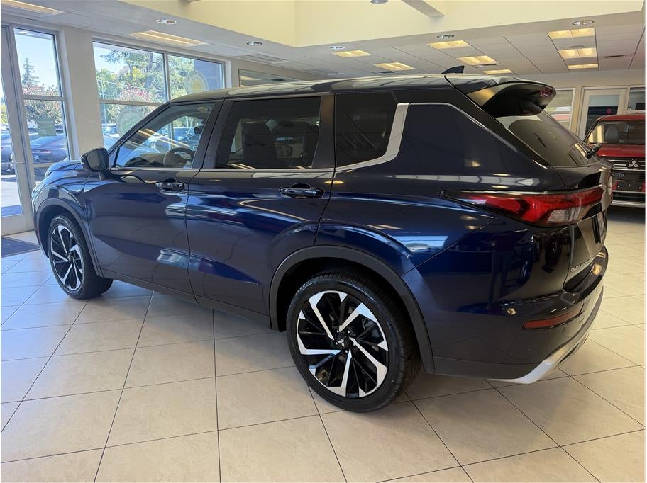 2024 Mitsubishi Outlander SE Sport Utility 4D