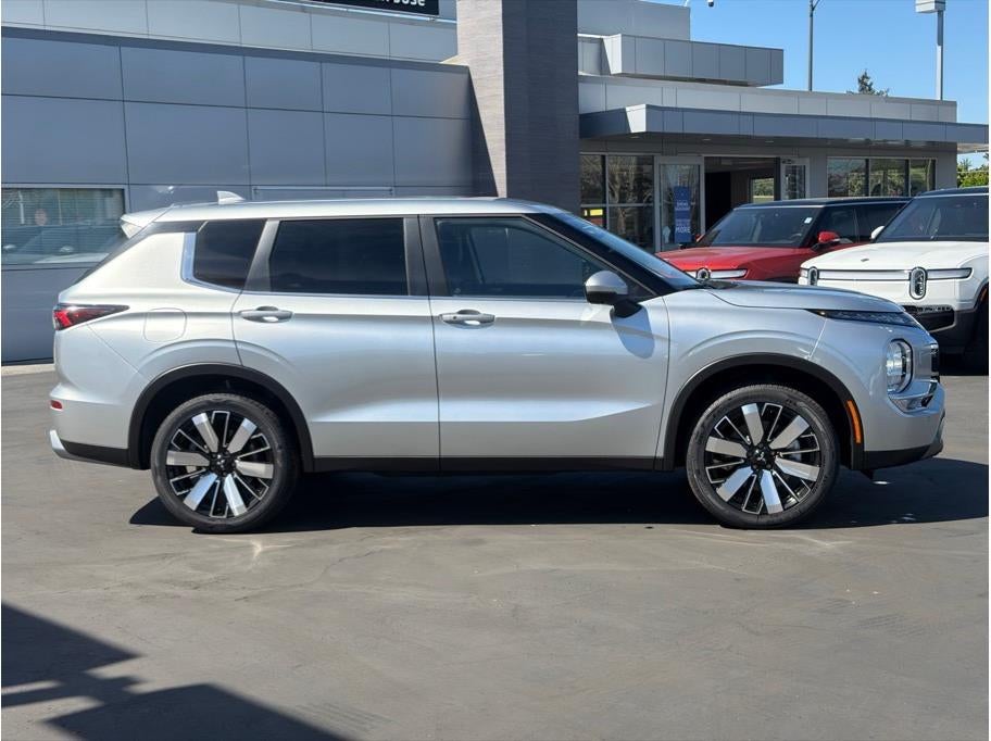 2025 Mitsubishi Outlander SE Sport Utility 4D