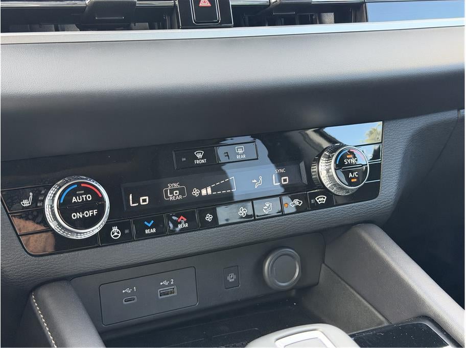 2025 Mitsubishi Outlander PHEV SEL