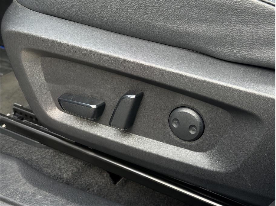 2025 Mitsubishi Outlander PHEV SEL