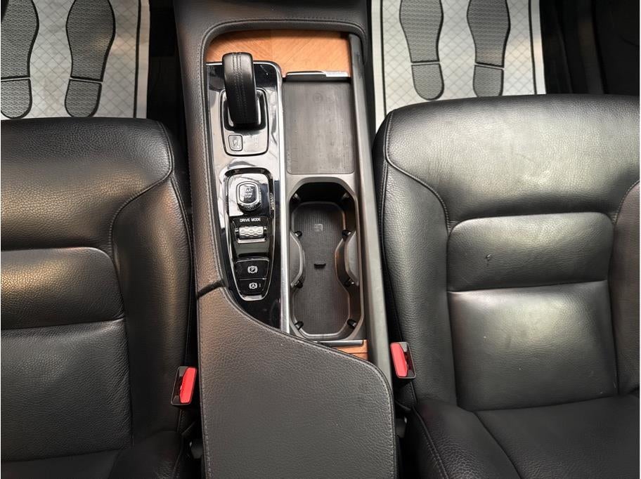 2021 Volvo XC90 T8 Inscription Expression Recharge Plug-In Hybrid Sport Utility 4D
