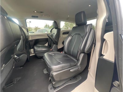 2023 Chrysler Pacifica Hybrid Touring L Van 4D
