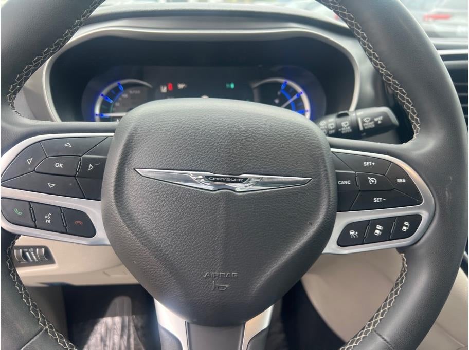 2023 Chrysler Pacifica Hybrid Touring L Van 4D