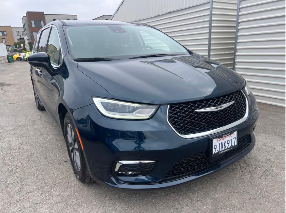 2023 Chrysler Pacifica Hybrid Touring L Van 4D
