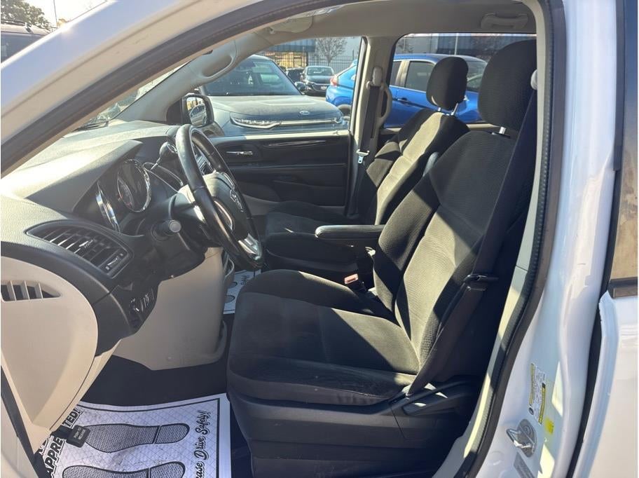 2017 Dodge Grand Caravan Passenger SE Minivan 4D