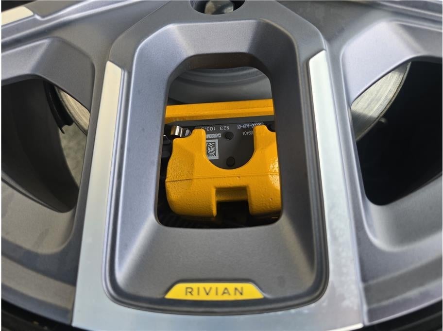 2024 Rivian R1S Quad Large Sport Utility 4D