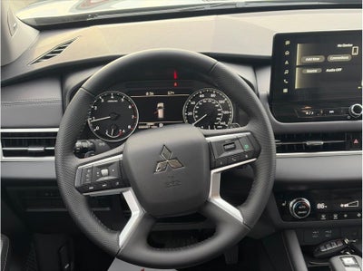 2025 Mitsubishi Outlander SE Sport Utility 4D