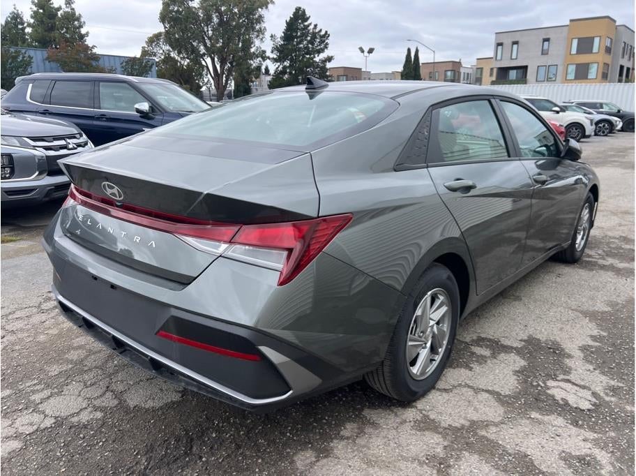 2026 Hyundai ELANTRA SE Sedan 4D
