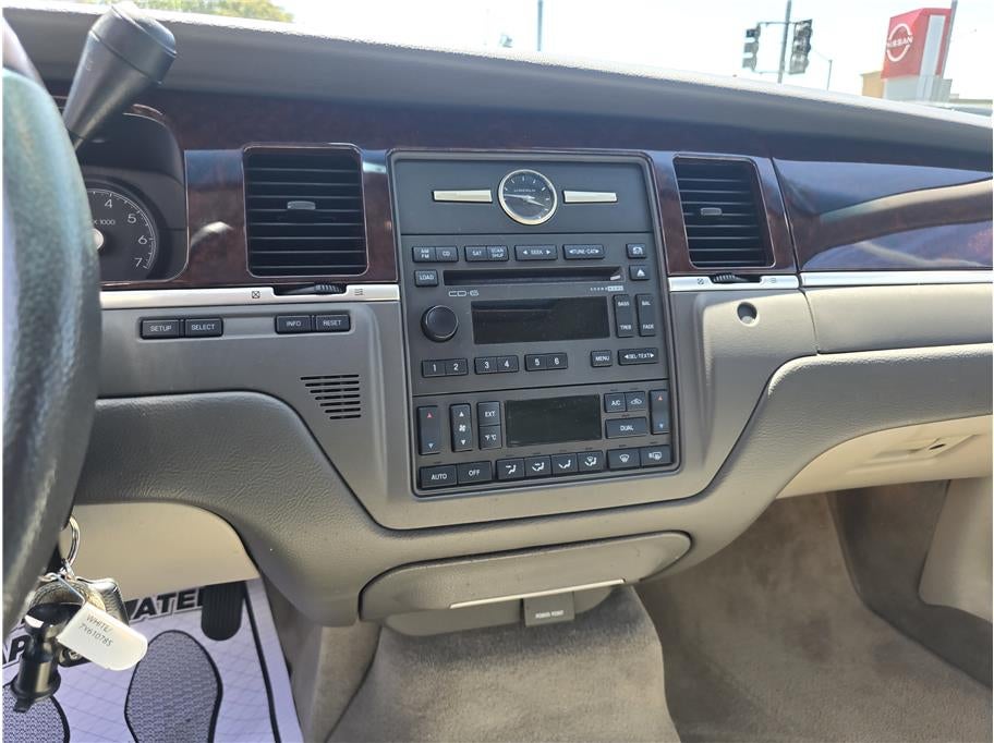 2007 Lincoln Town Car Signature Limited Sedan 4D