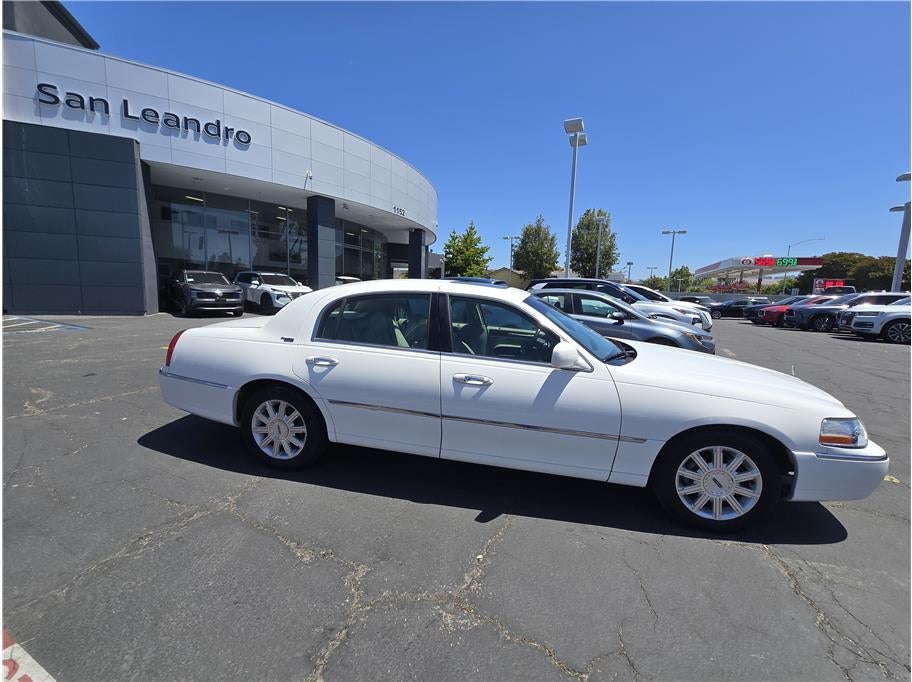 2007 Lincoln Town Car Signature Limited Sedan 4D