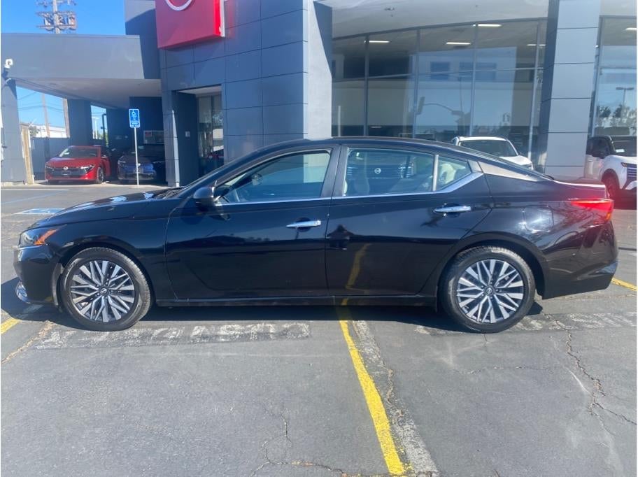 2025 Nissan Altima 2.5 SV Sedan 4D