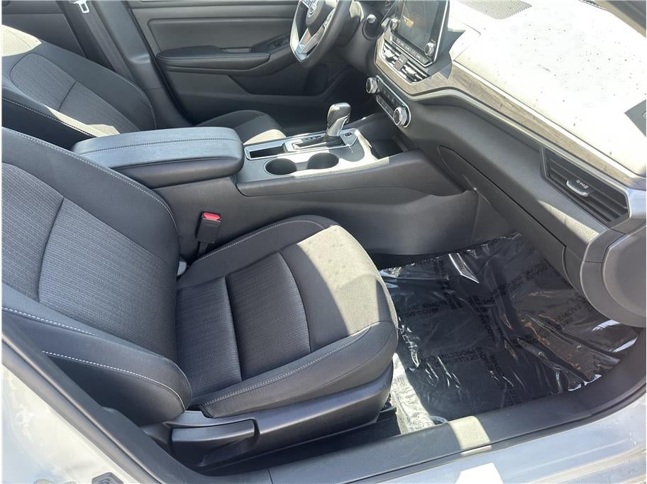 2025 Nissan Altima 2.5 SV Sedan 4D