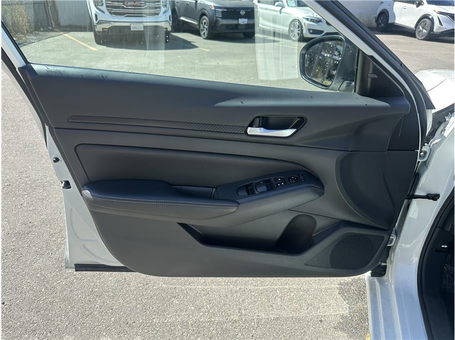 2025 Nissan Altima 2.5 SV Sedan 4D