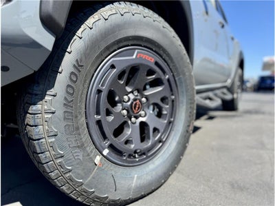 2025 Nissan Frontier Crew Cab PRO-4X Pickup 4D 5 ft