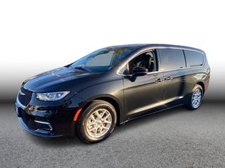 2023 Chrysler Pacifica Touring L Van 4D