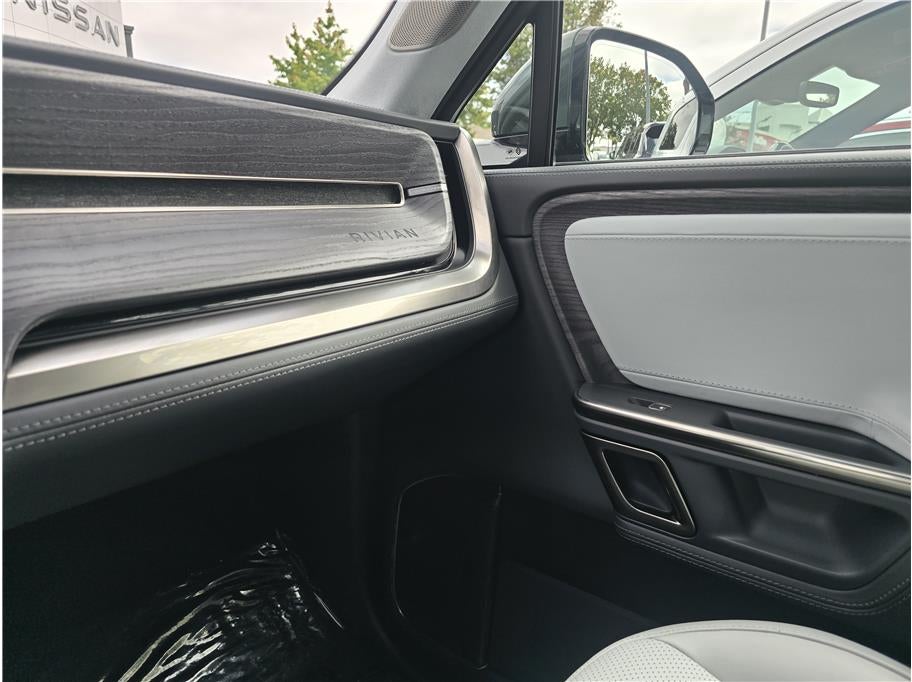 2024 Rivian R1S Quad Large Sport Utility 4D