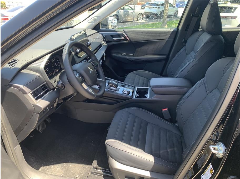 2025 Mitsubishi Outlander PHEV SE Sport Utility 4D
