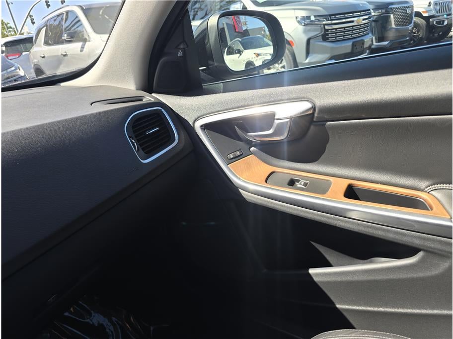 2016 Volvo S60 T5 Inscription Platinum Sedan 4D