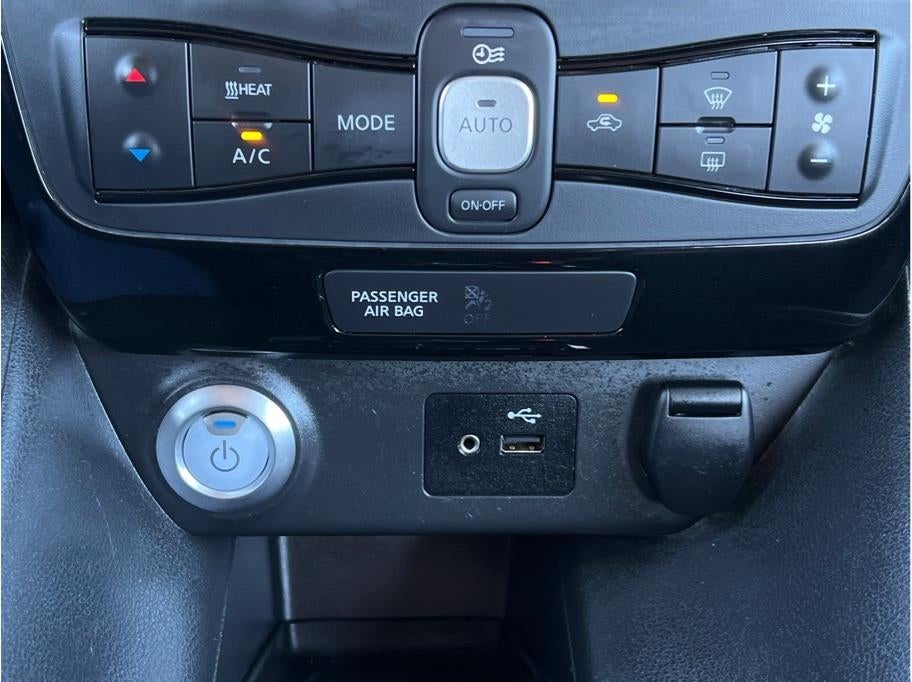 2018 Nissan LEAF SV Hatchback 4D