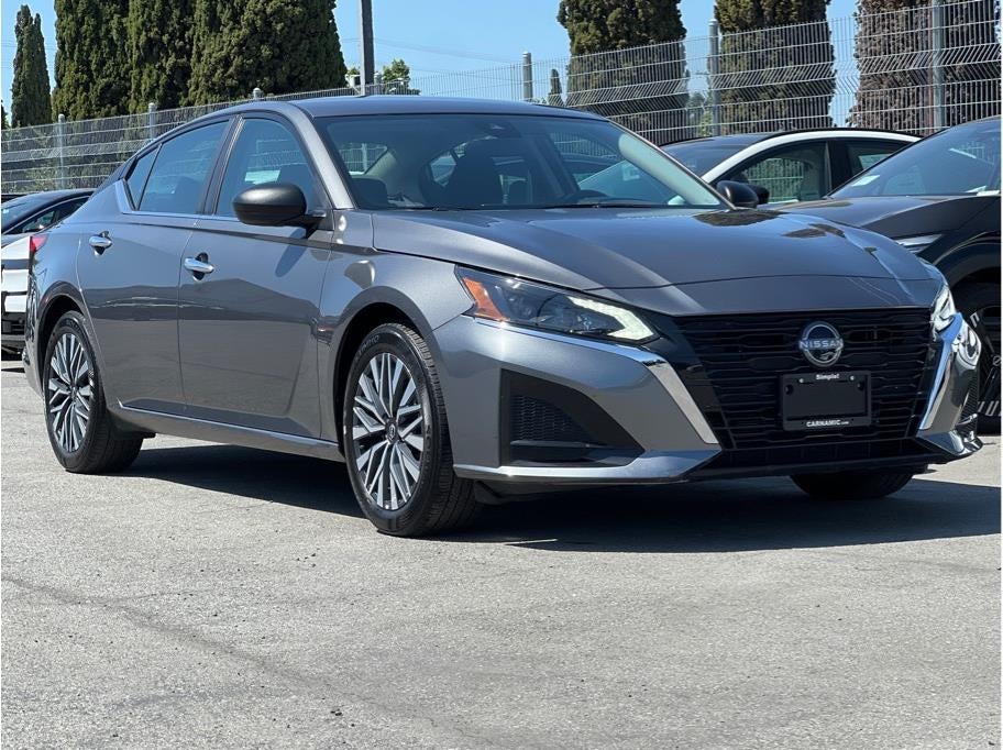 2025 Nissan Altima 2.5 SV Sedan 4D