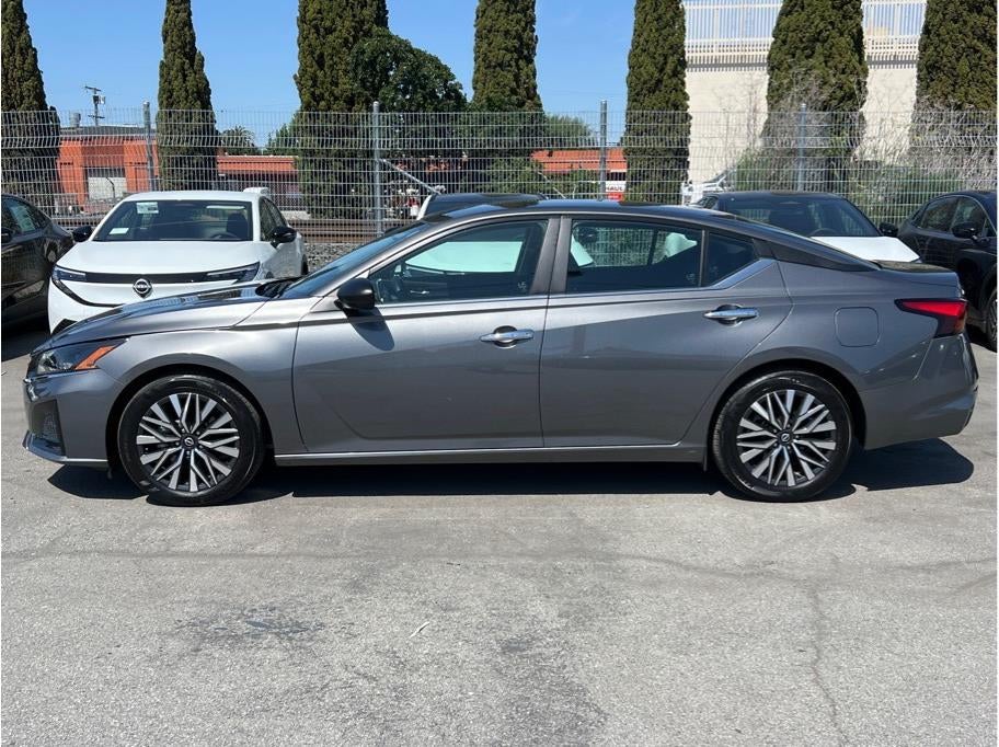 2025 Nissan Altima 2.5 SV Sedan 4D