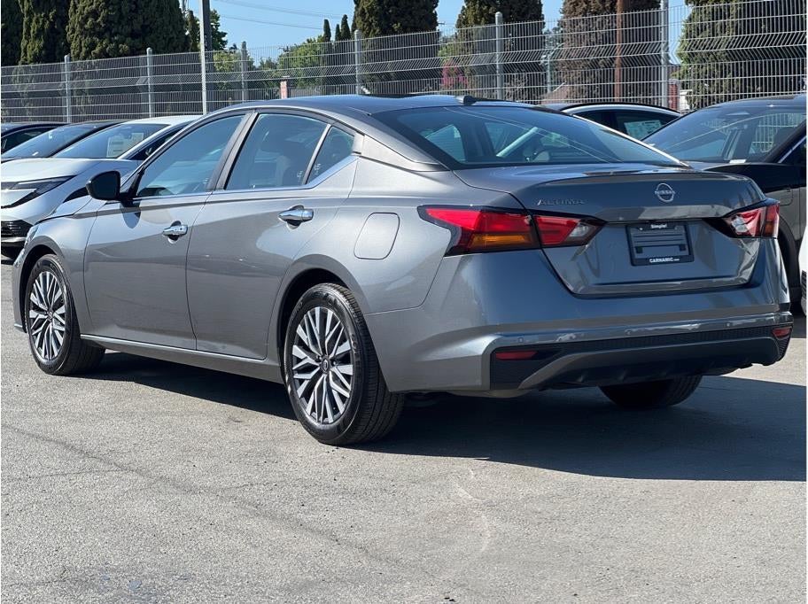 2025 Nissan Altima 2.5 SV Sedan 4D